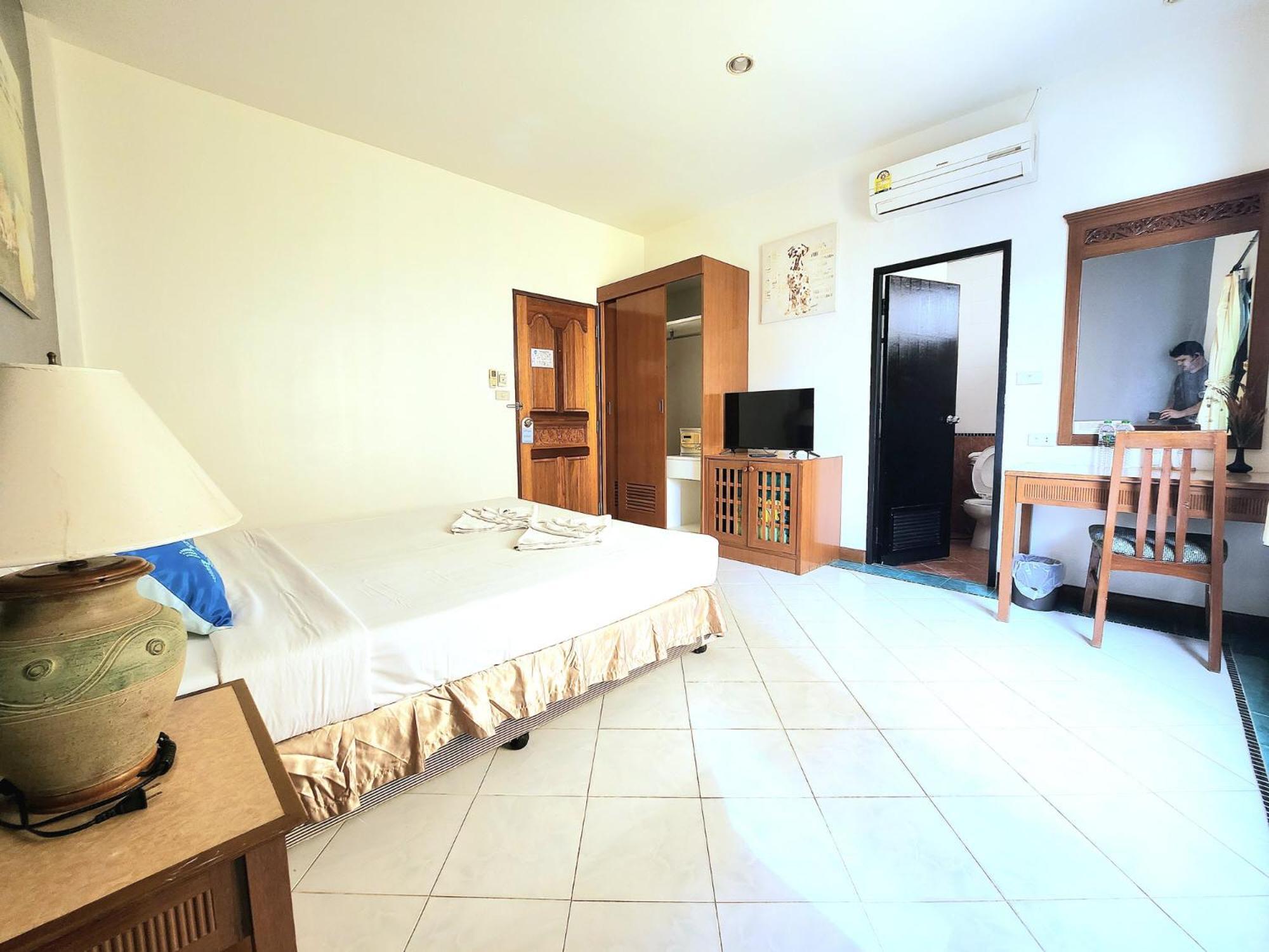 Sea Front Home Hotel - Patong Beach Eksteriør bilde